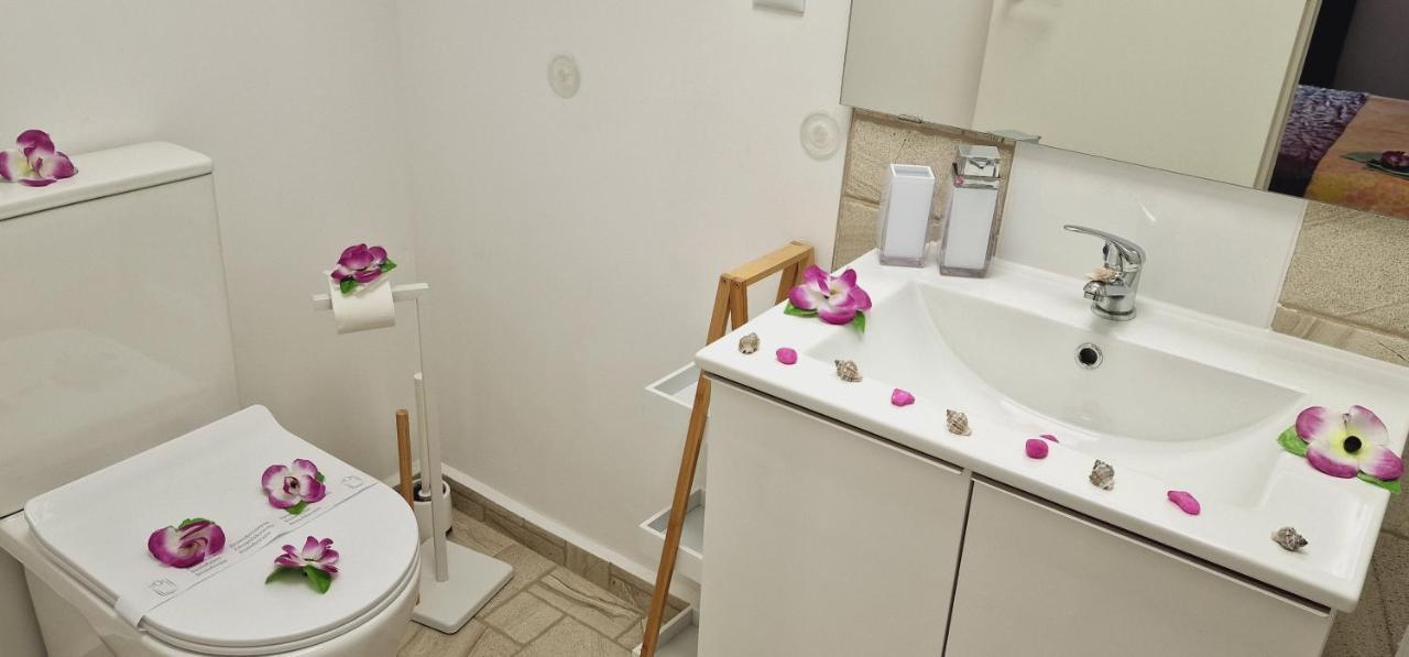 Daniel Beachfront, 2 Wifi Free Holiday home *