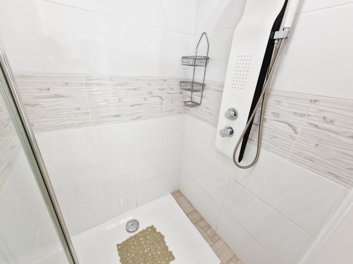 Daniel Beachfront, 2 Wifi Free Holiday home
